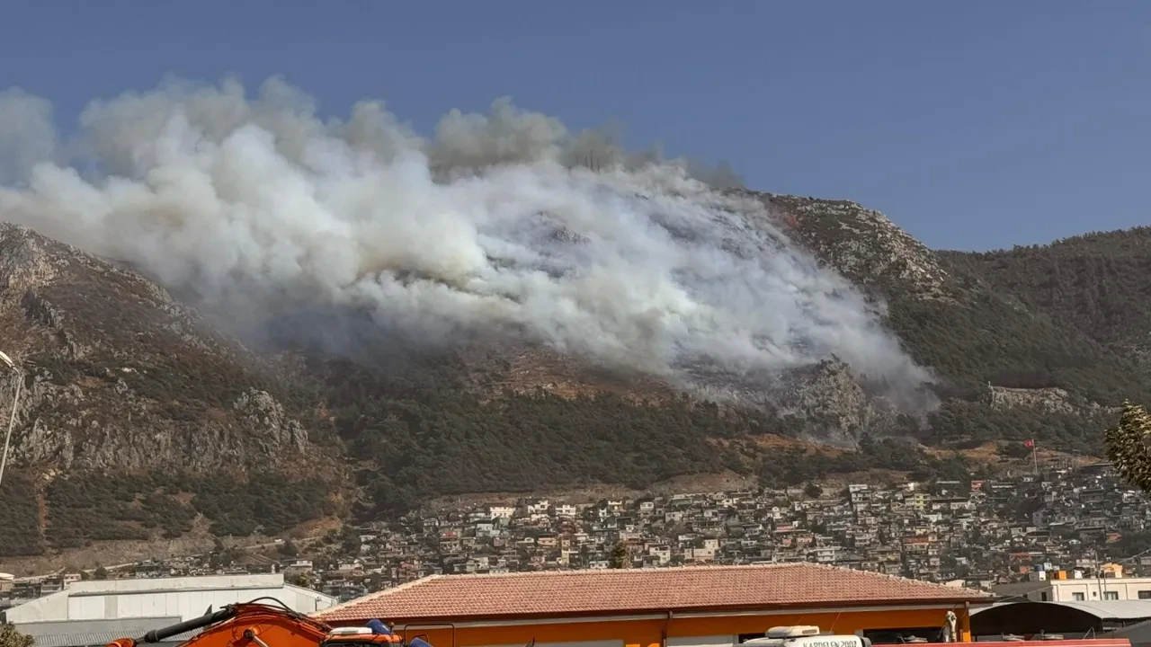 Hatay Antakya yangın son dakika söndürüldü mü? Bölgeye çok sayıda ekip gönderildi