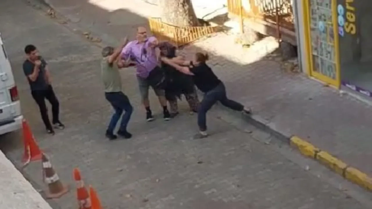 Kiracının biber gazlı dehşeti kamerada! Fenalık geçirdiler