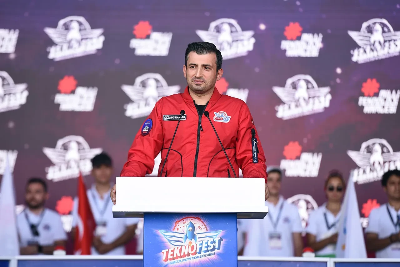 Selçuk Bayraktar 'Tarihte bir ilk' diyerek duyurdu! 'Yeni bir çağ başlattık'