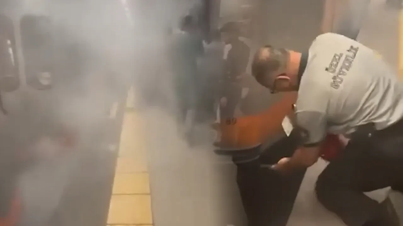 Yenikapı metrosunda korku dolu anlar! Bir anda her yeri duman kapladı