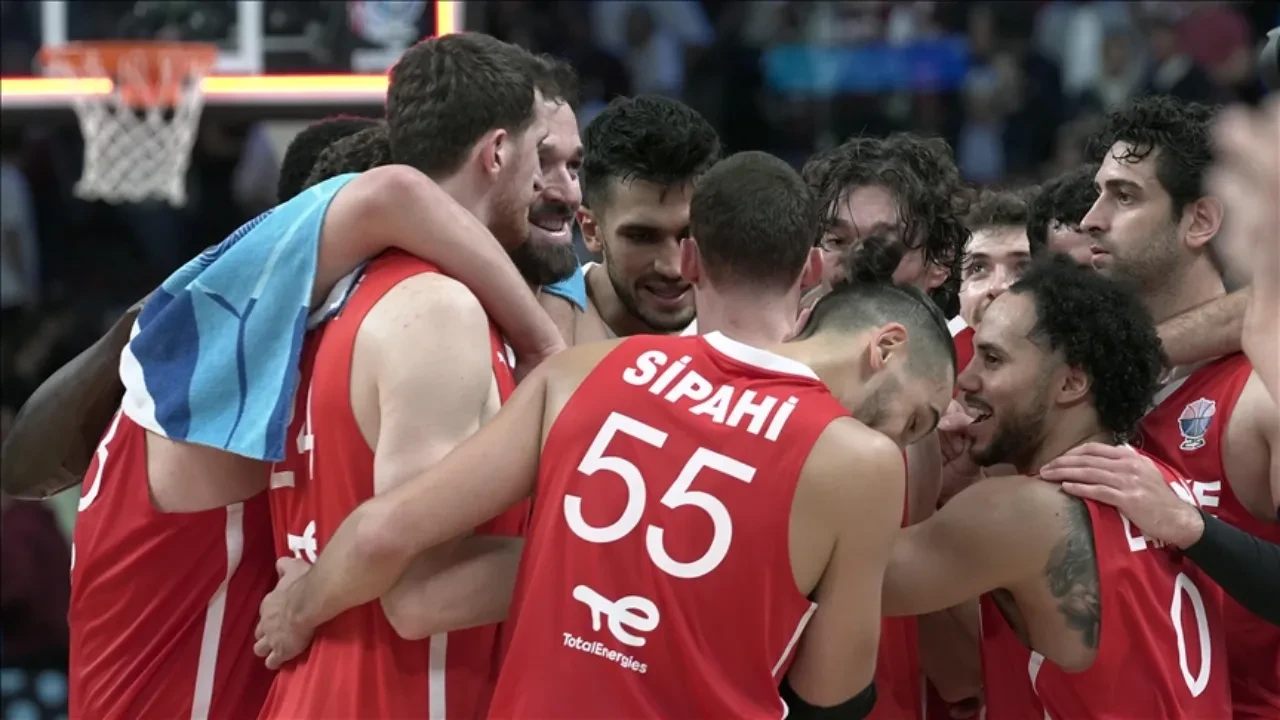 12 Dev Adam fırtına gibi: Çekya’yı devirdi, EuroBasket’te namağlup ilerliyor
