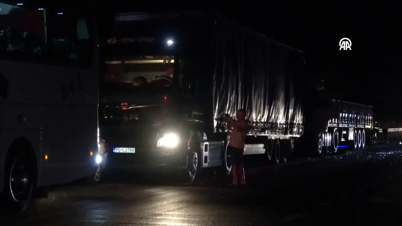 Balıkesir'de zincirleme trafik kazası! Ölü ve yaralılar var