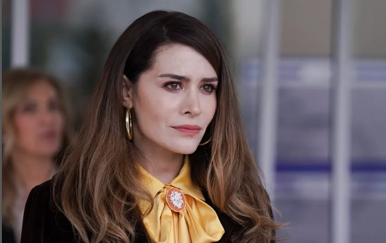 Belçim Bilgin dolandırıcıların ağına düştü! Bir telefonla parasını kaybetti 