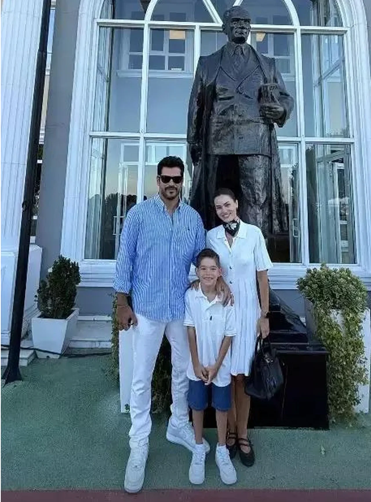 Fahriye Evcen ve Burak Özçivit'in oğulları için tercih ettiği okul ve ödediği ücret belli oldu