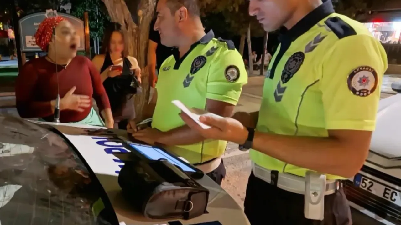 Hem alkollü, hem pişkin! Kendisini uyaran sürücüyü polise şikayet etti 