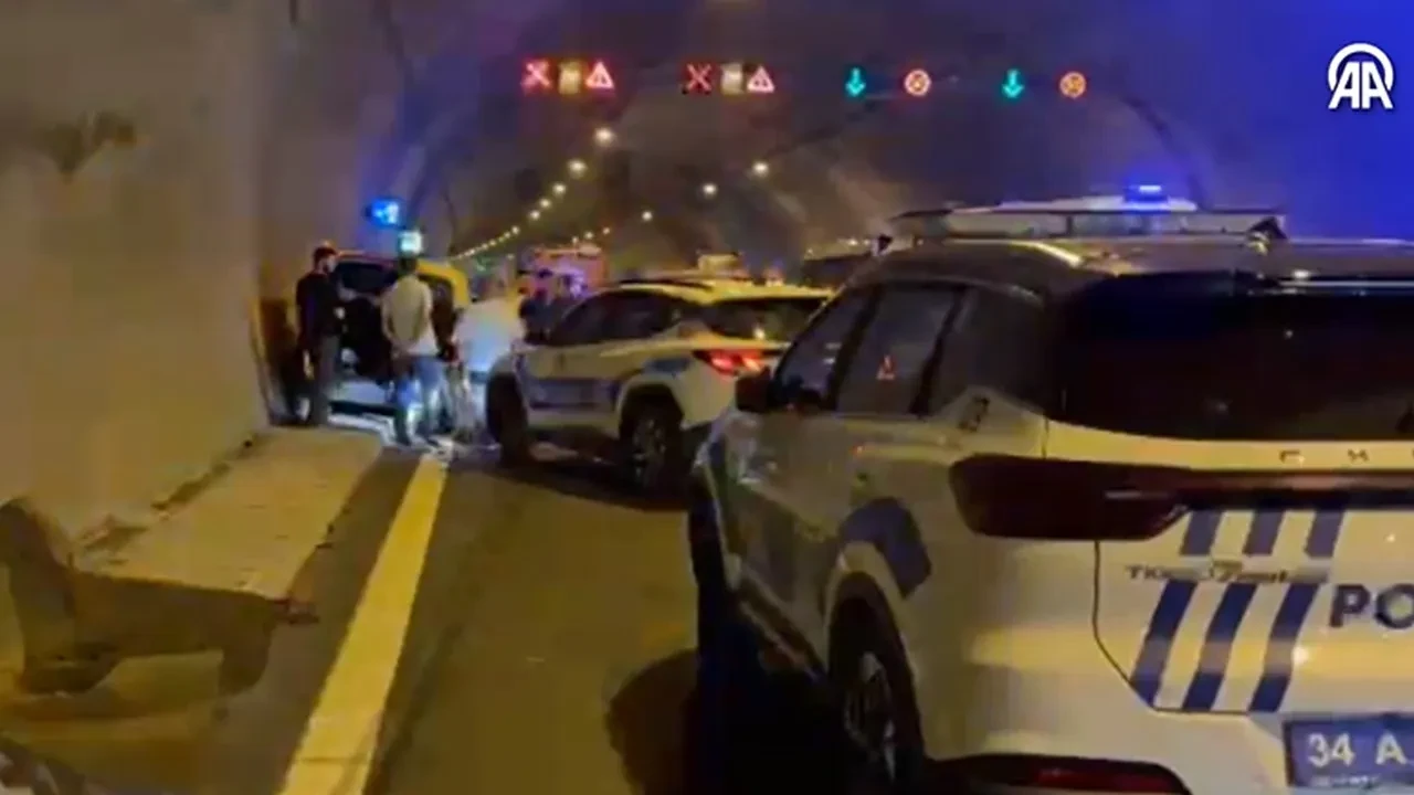 İstanbul'da 10 araçlı zincirleme kaza: 4 yaralı