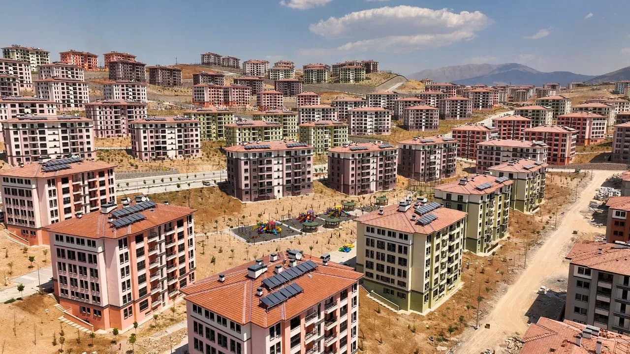 Malatya yeniden ayağa kalkıyor! 300 bininci konut teslim edilecek