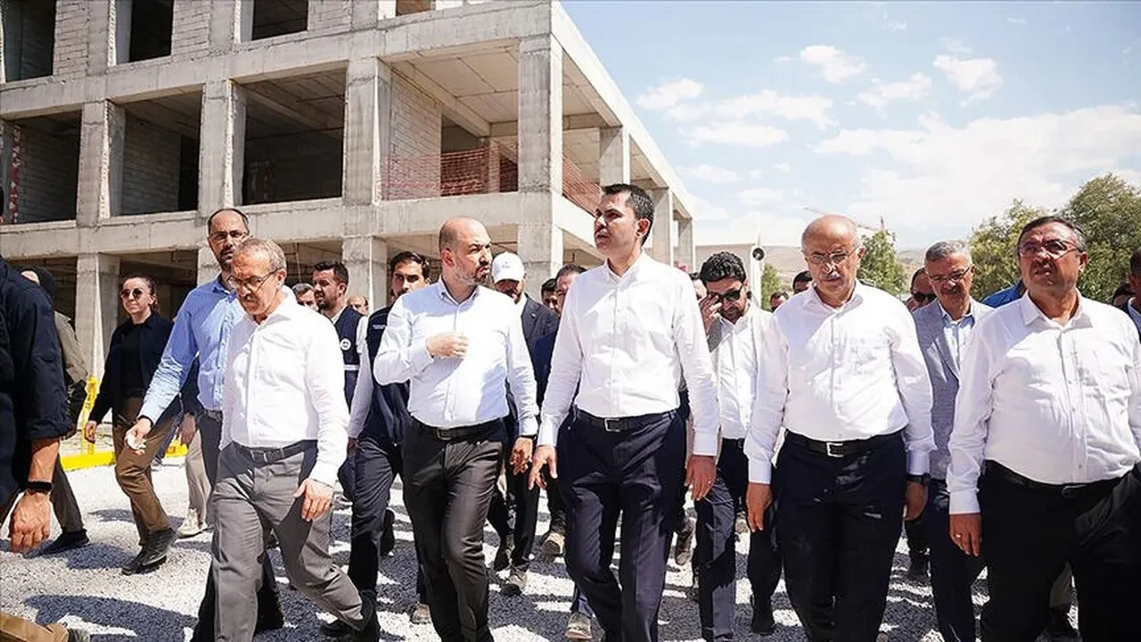 Malatya yeniden ayağa kalkıyor! 300 bininci konut teslim edilecek