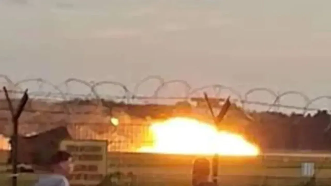 Polonya'da F-16 savaş uçağı yere çakıldı! Dehşet anları kamerada 