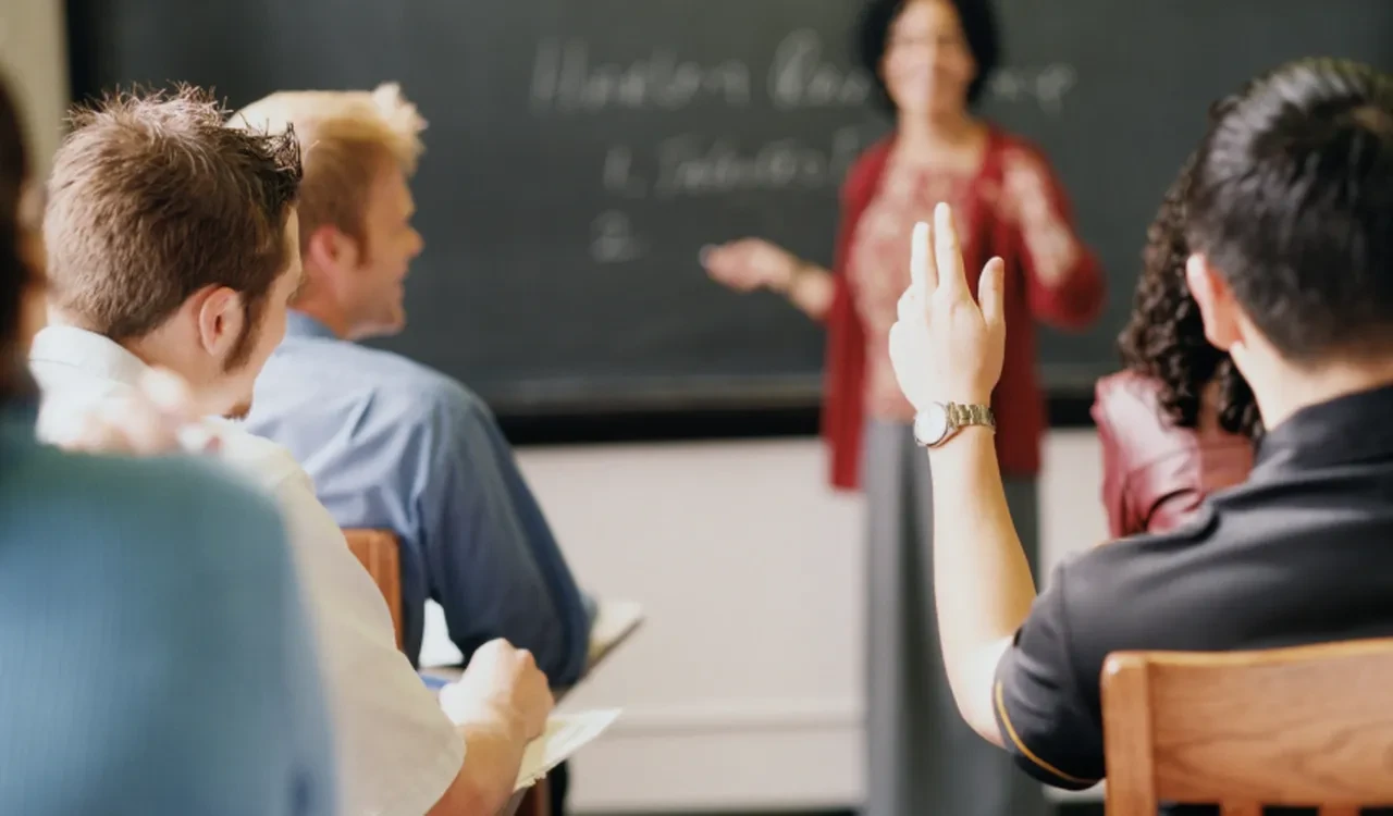 Üniversitelilere büyük destek! Burs veren kurumlar belli oldu: İşte başvuru şartları ve tarihleri