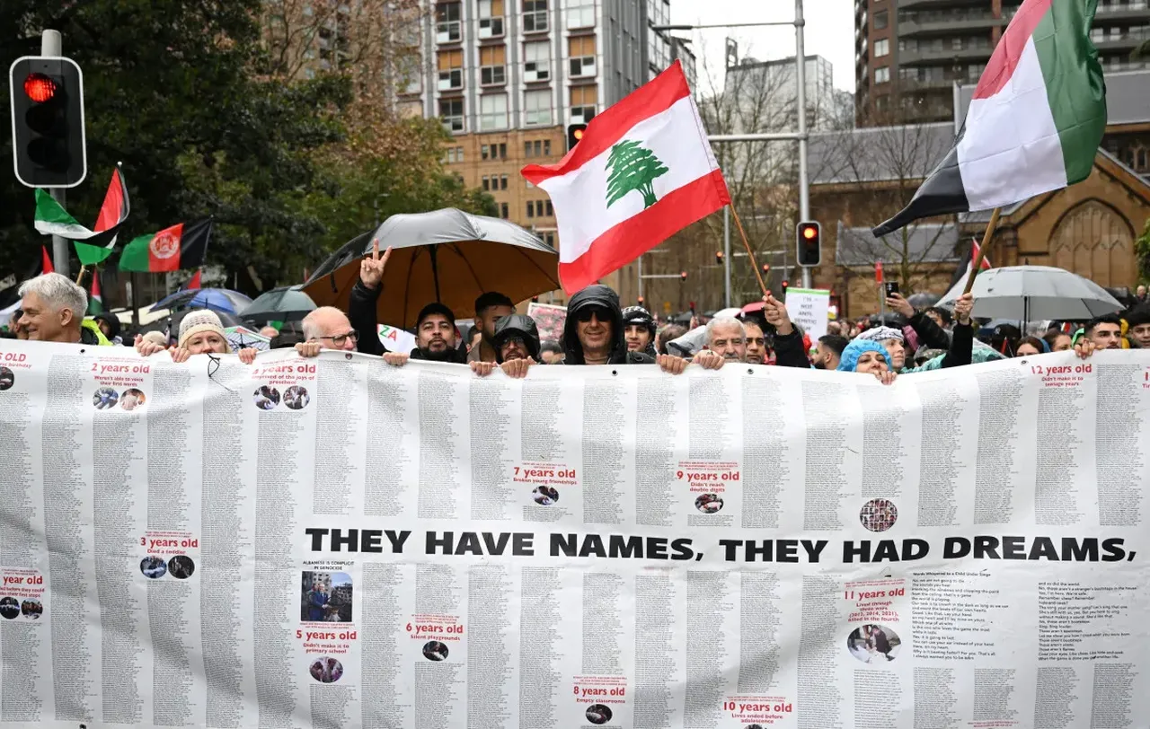 Avustralya'da 90 bin kişi Gazze için yürüdü! Pankartları dikkat çekti