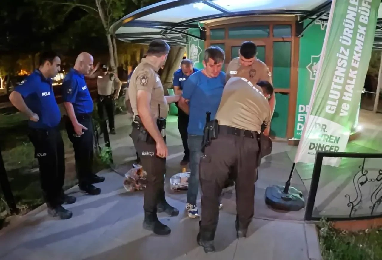 Belediye büfesini soyarken yakalandı! Kendisini 2 kelimeyle savundu