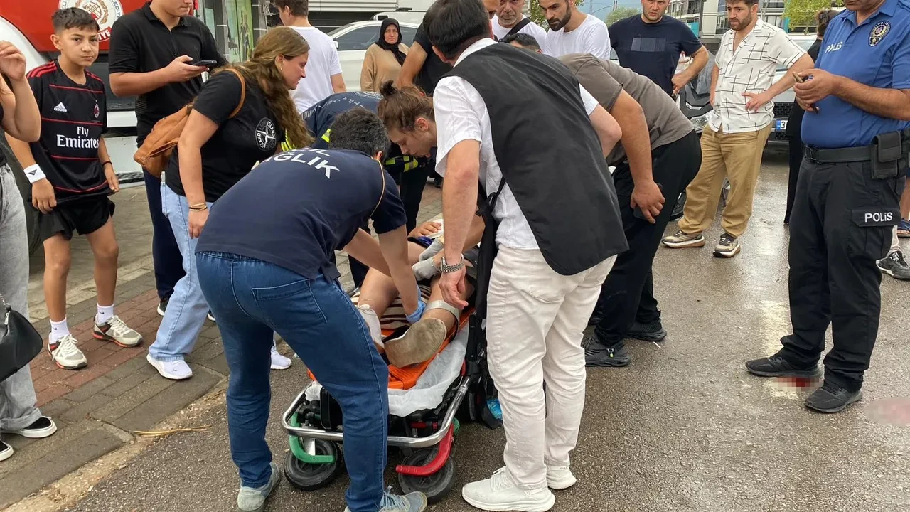 Bisikletten düşen çocuk felaketi yaşadı: Direksiyon bacağına saplandı