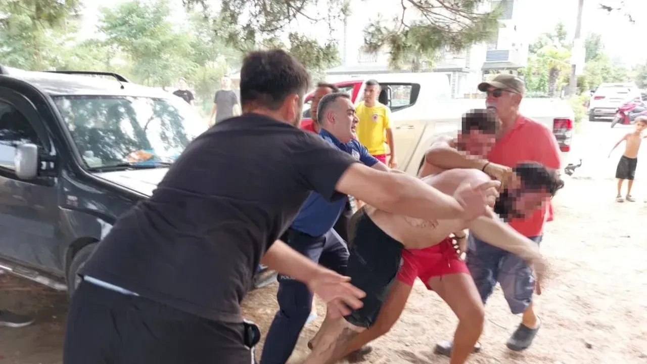 Cankurtaran ile vatandaşın yumruk yumruğa kavgası 'pes' dedirtti!