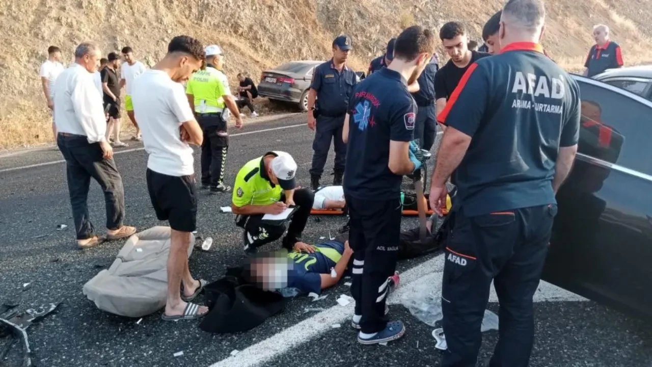 Elazığ'da feci kaza! Çok sayıda yaralı var