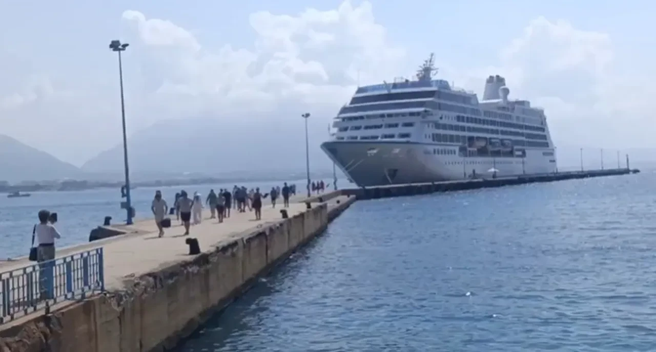 Gören telefonuna sarıldı! Dev gemi ilgi odağı oldu 