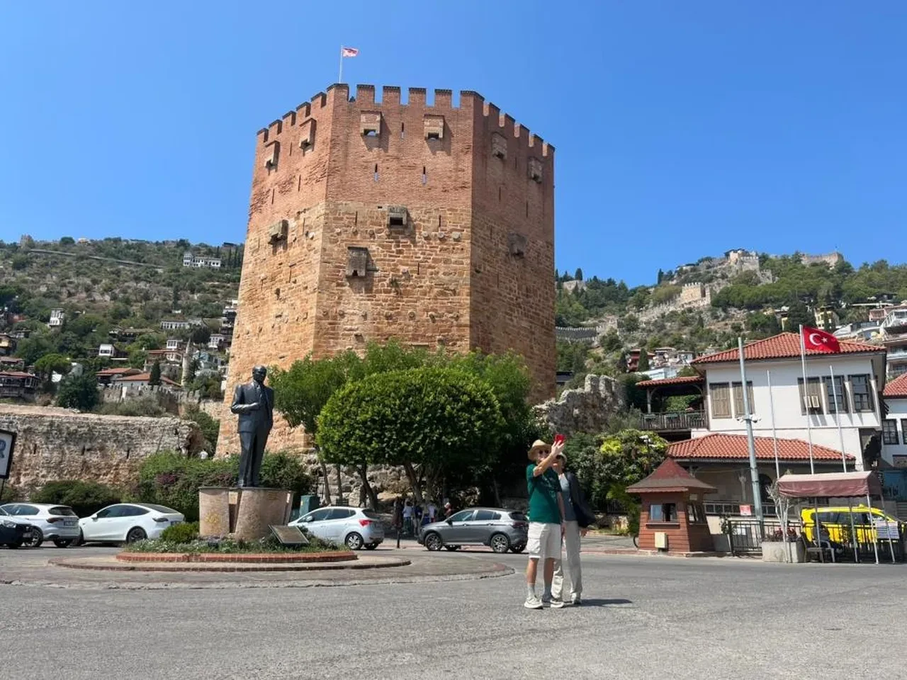 Gören telefonuna sarıldı! Dev gemi ilgi odağı oldu 