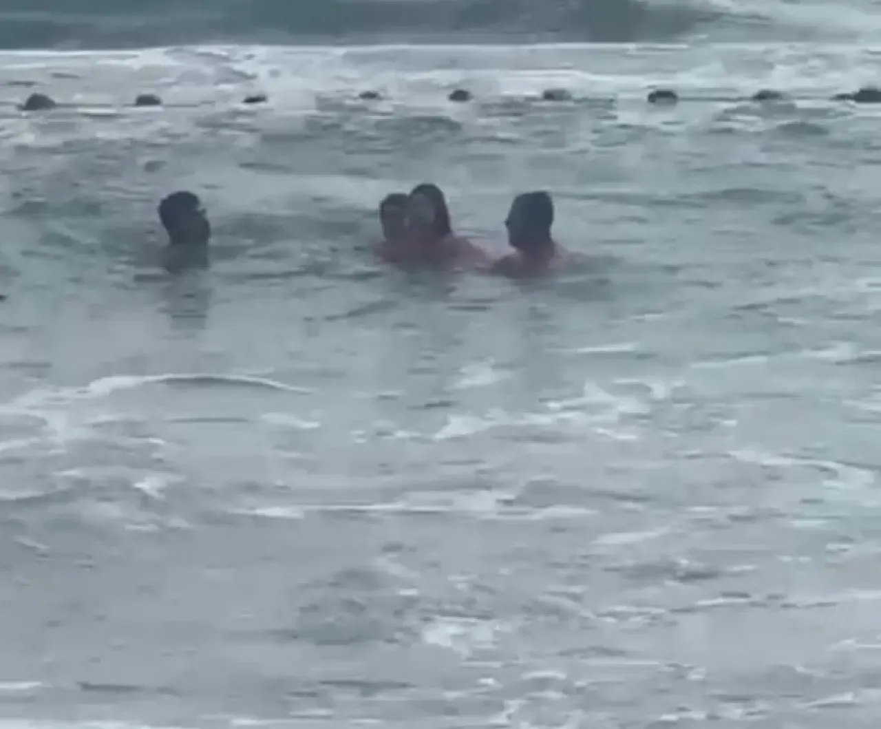 Hatay'da korku dolu anlar! Boğulmak üzere olan 2 kız çocuğu son anda kurtarıldı