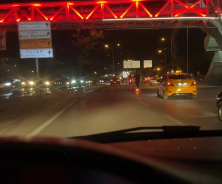 Konya’da scooter sürücüsü trafiği altüst etti