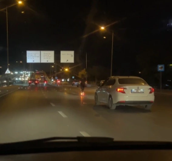 Konya’da scooter sürücüsü trafiği altüst etti