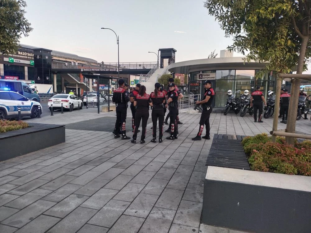 İstanbul’da yapılan "Huzur" denetimine, Emniyet Müdürü Selami Yıldız'da katıldı