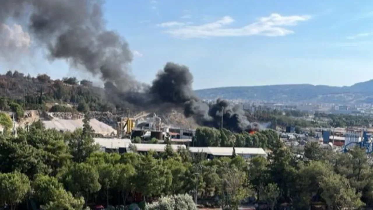 İzmir'de katı atık merkezinde yangın: Çok sayıda ekip sevk edildi!