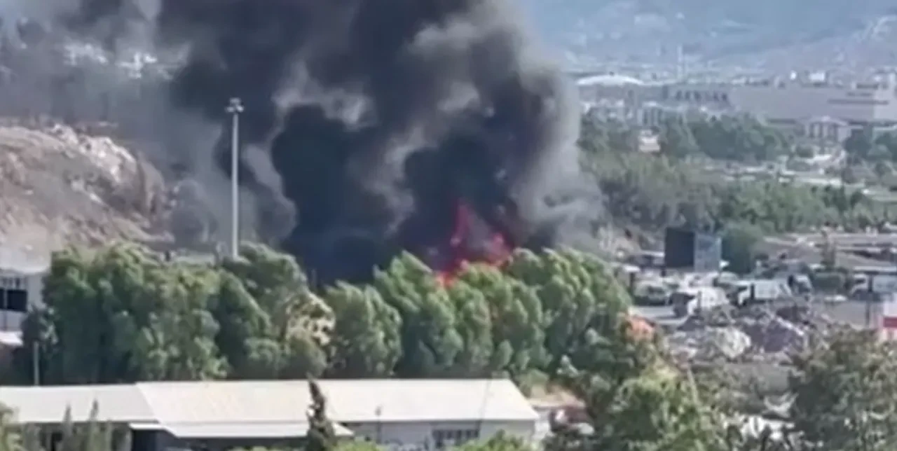 İzmir'de katı atık merkezinde yangın: Çok sayıda ekip sevk edildi!