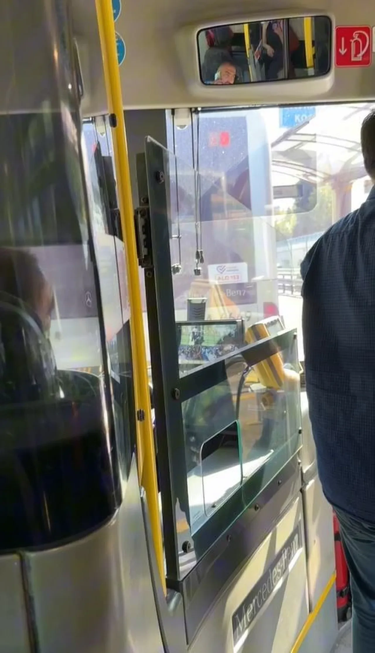 Metrobüs arızalandı, şoförün yaptığı hareket tepki çekti: Artık çözüm istiyoruz