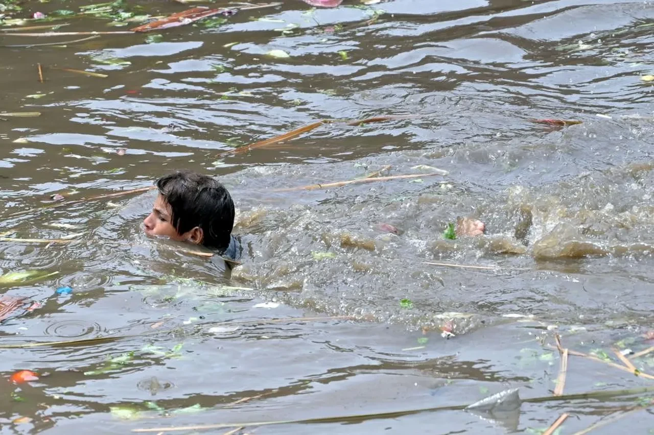Muson yağmurları Pakistan'da yüzlerce kişinin ölümüne neden oldu! Bilanço artıyor