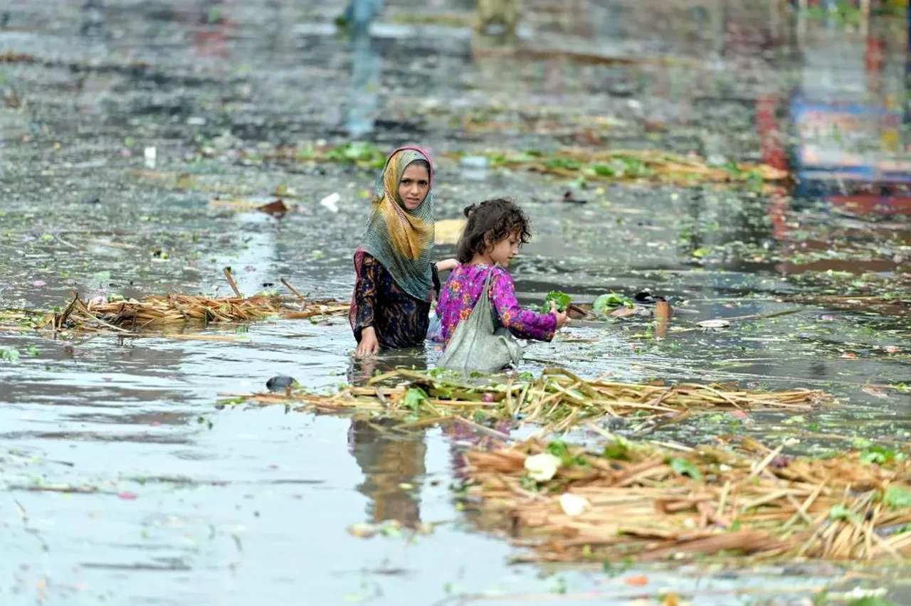 Muson yağmurları Pakistan'da yüzlerce kişinin ölümüne neden oldu! Bilanço artıyor