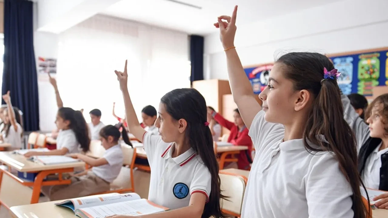 Okullarda yeni dönem! Velilerin şikayet ettiği serbest kıyafet uygulaması bitiyor