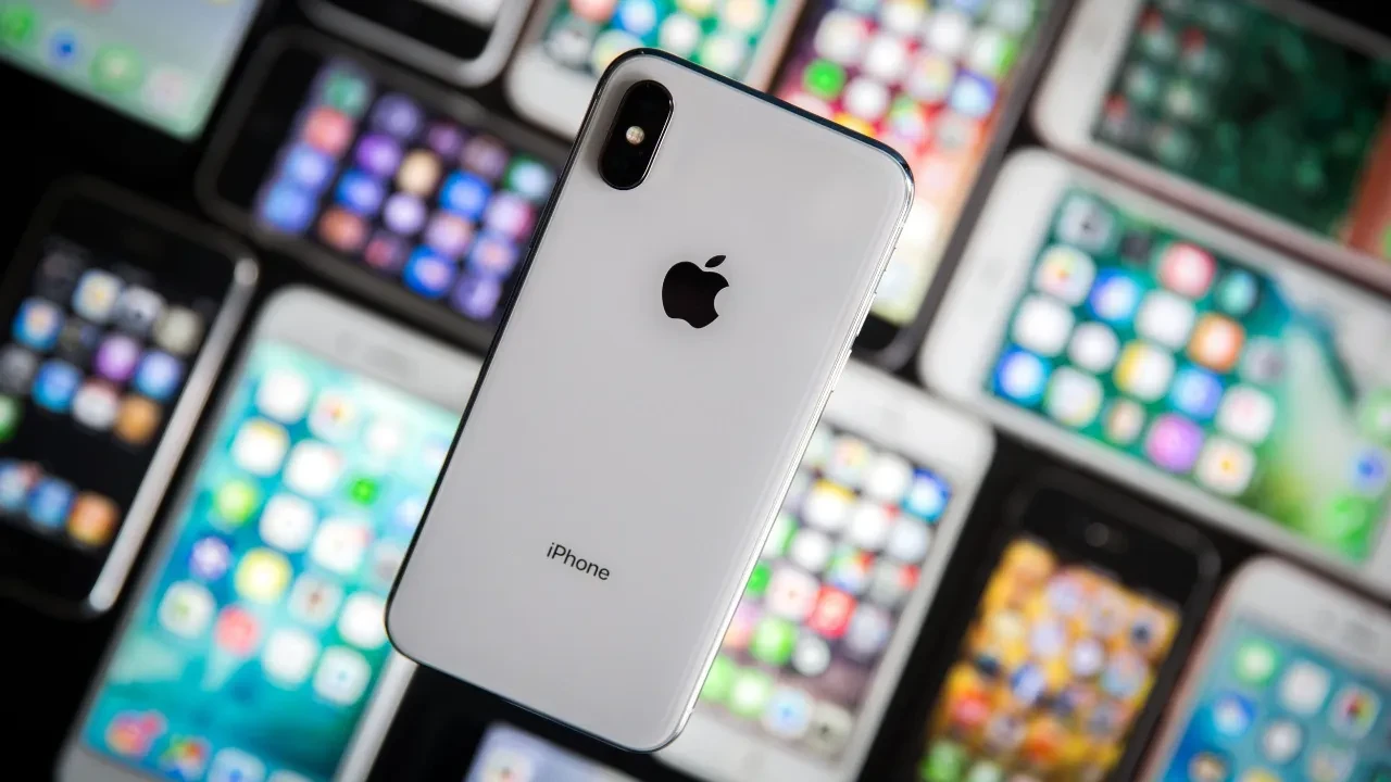Önce fenalaştı ardından vücuduna yapıştırılmış 26 iPhone ile otobüste hayatını kaybetti