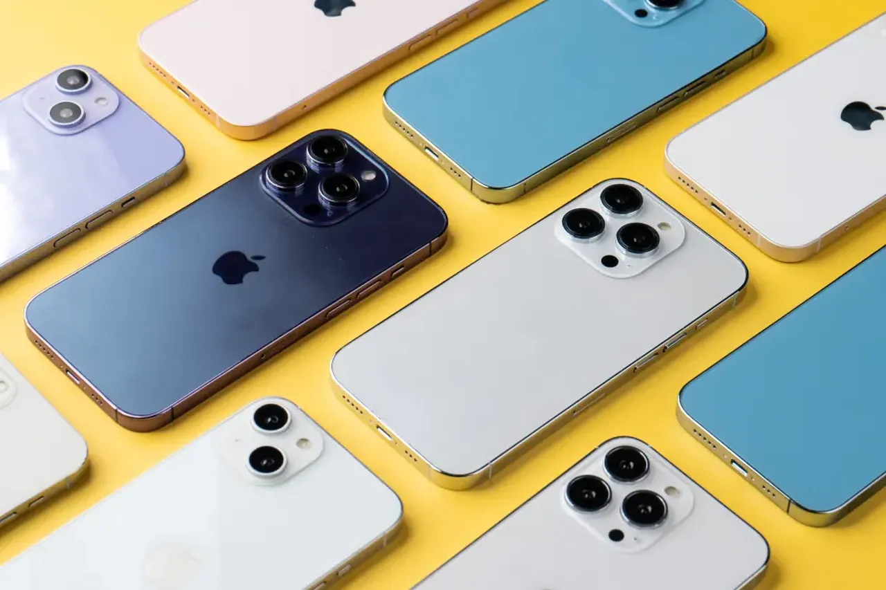 Önce fenalaştı ardından vücuduna yapıştırılmış 26 iPhone ile otobüste hayatını kaybetti