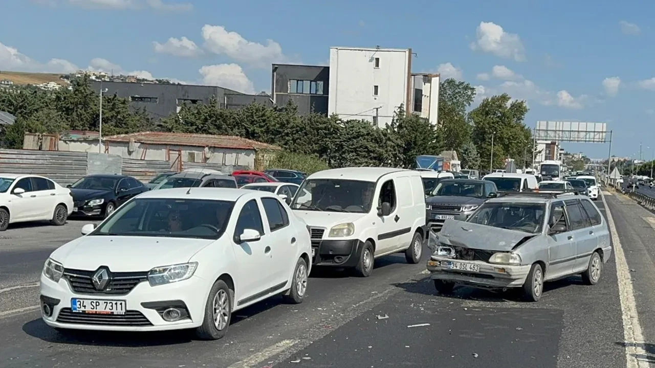 Silivri'de zincirleme kaza: Yaralılar var, İstanbul yönünde trafik durdu