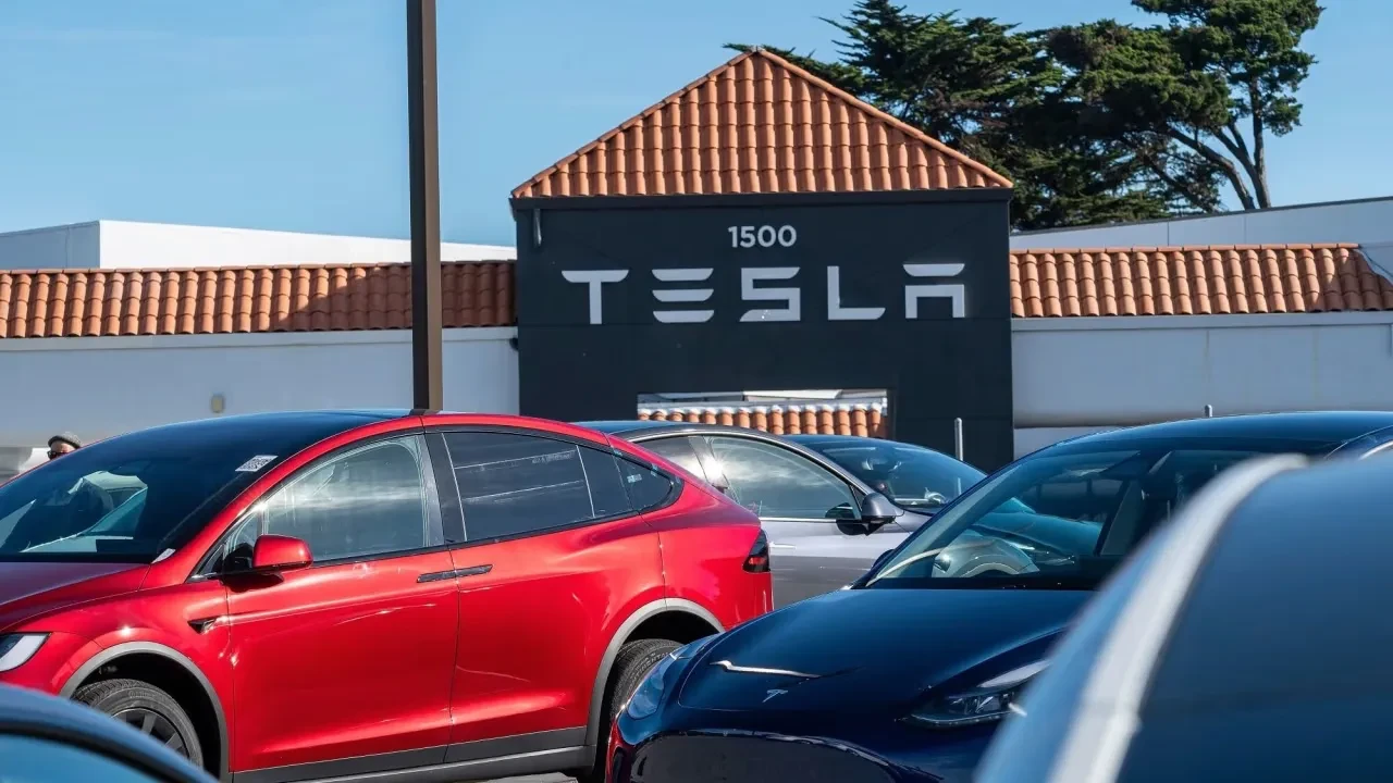 Tesla mı suçlu sürücü mü? Otomatik Pilot kaynaklı ölüm davasında mahkeme kararını verdi