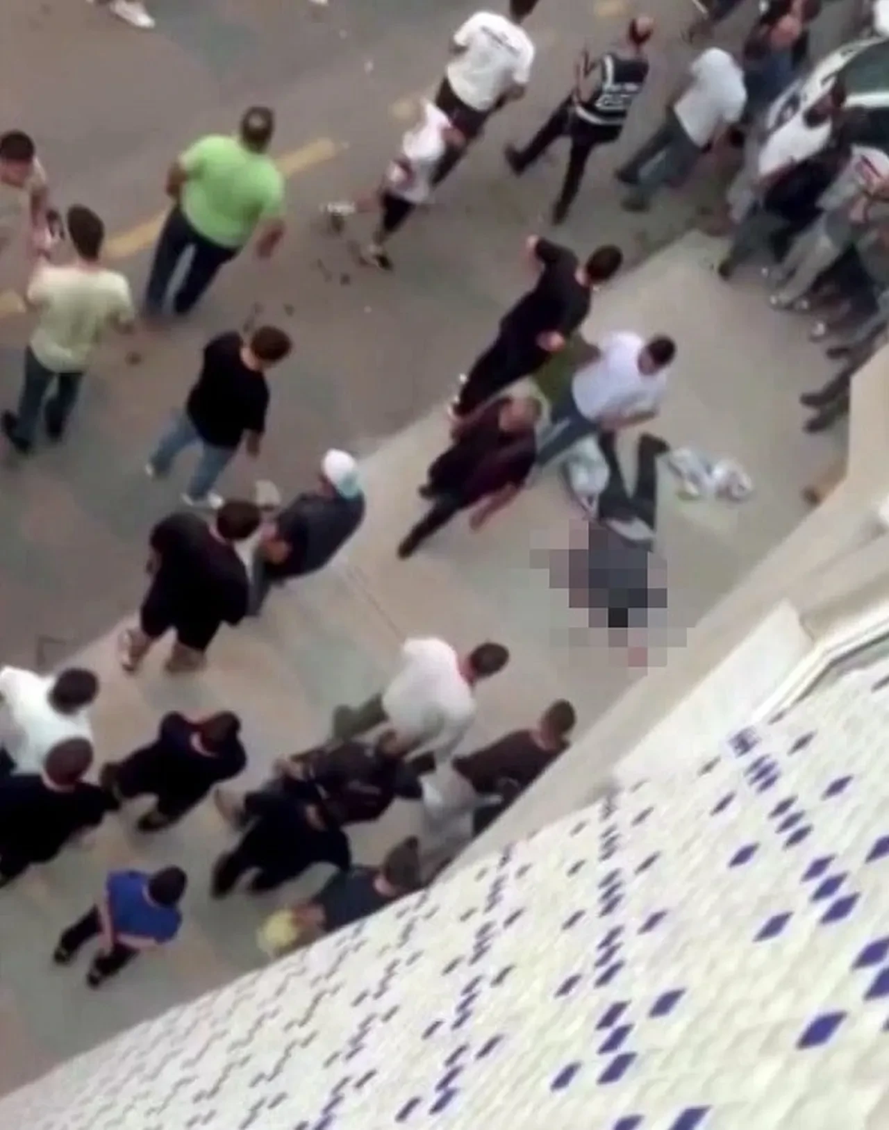 Alışverişten dönen adama kanlı pusu: Arkasından gelip başından vurarak öldürdü