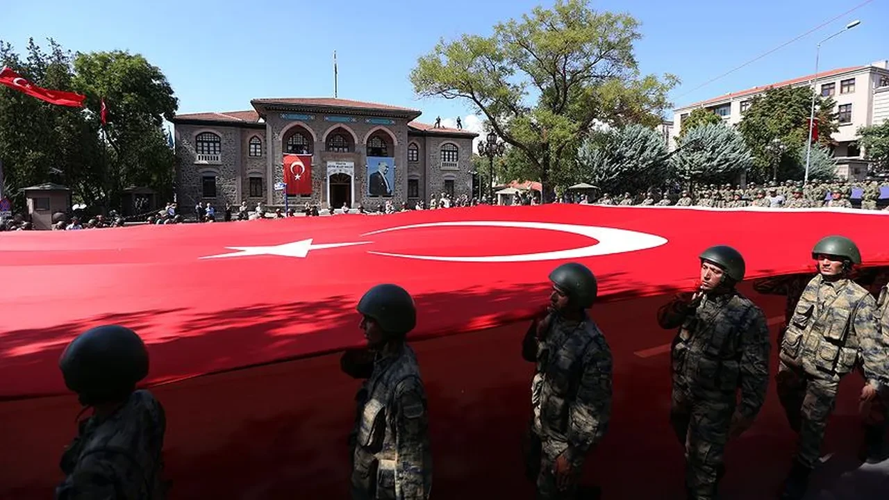 Çanakkale 30 Ağustos etkinlikleri ve ücretsiz konserler! TCG Karabiga ve TCG Rüzgar Gemisi ziyarete açıldı