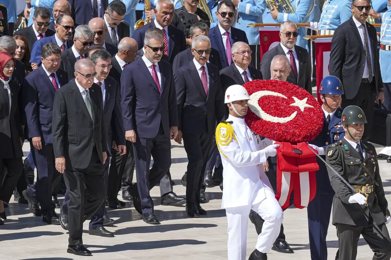Cumhurbaşkanı Erdoğan ve devlet erkanı Anıtkabir'i ziyaret etti