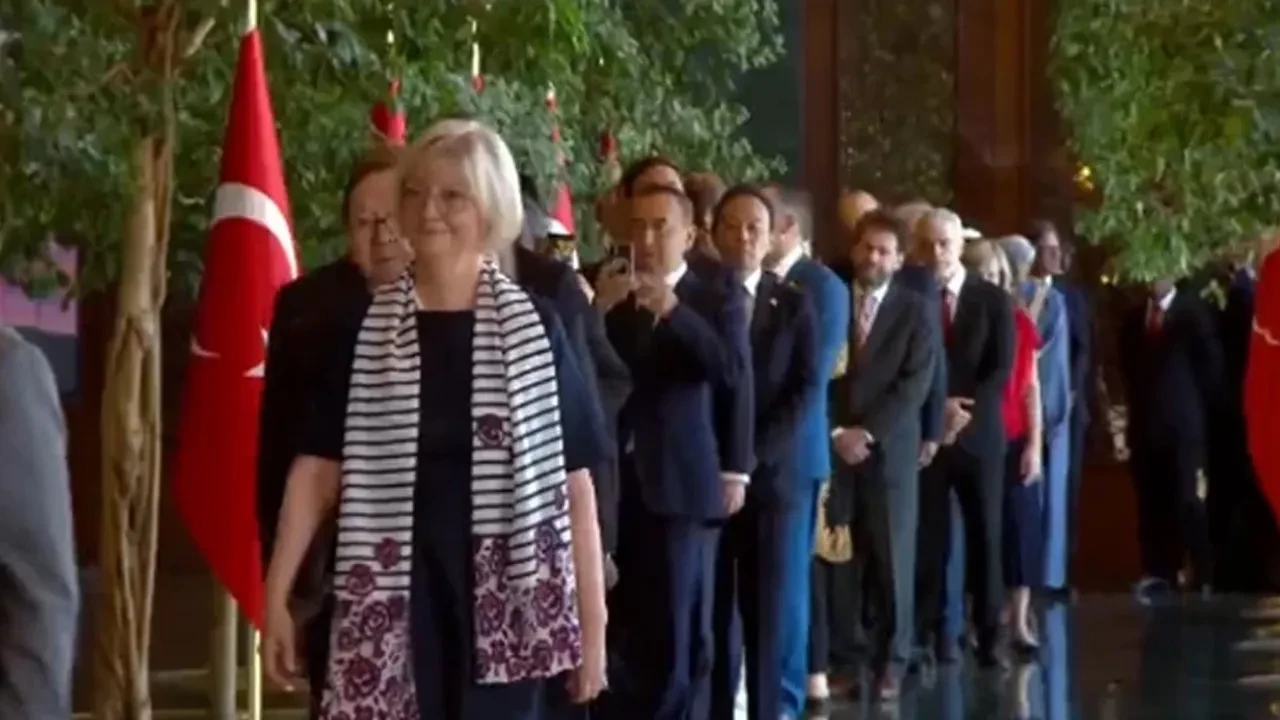 Cumhurbaşkanı Erdoğan ve devlet erkanı Anıtkabir'i ziyaret etti