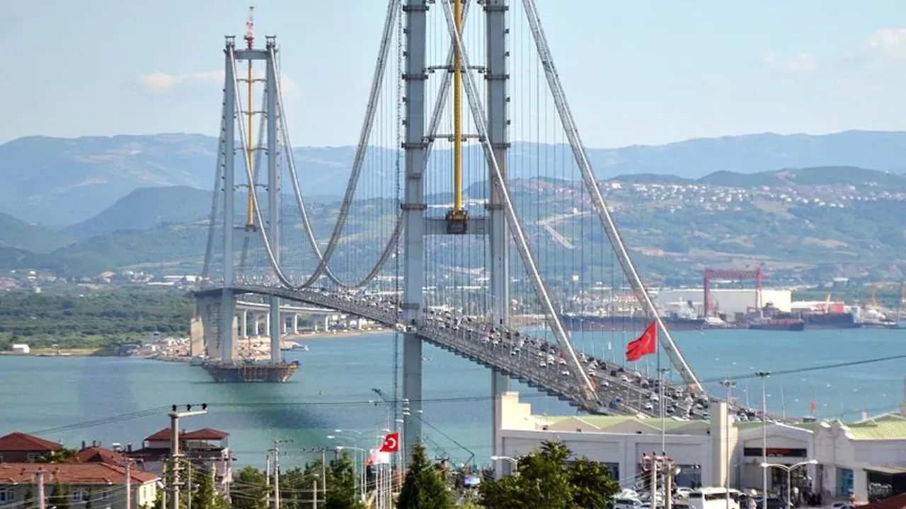Osmangazi Köprüsü için yeni düzenleme: 64 metre üzeri deniz araçları geçemeyecek