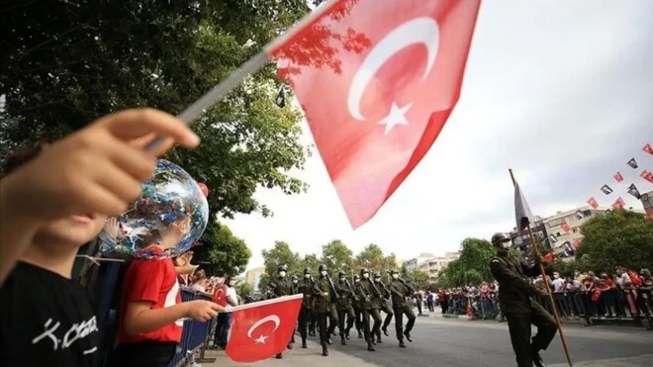 Siyasilerden 30 Ağustos mesajları! 
