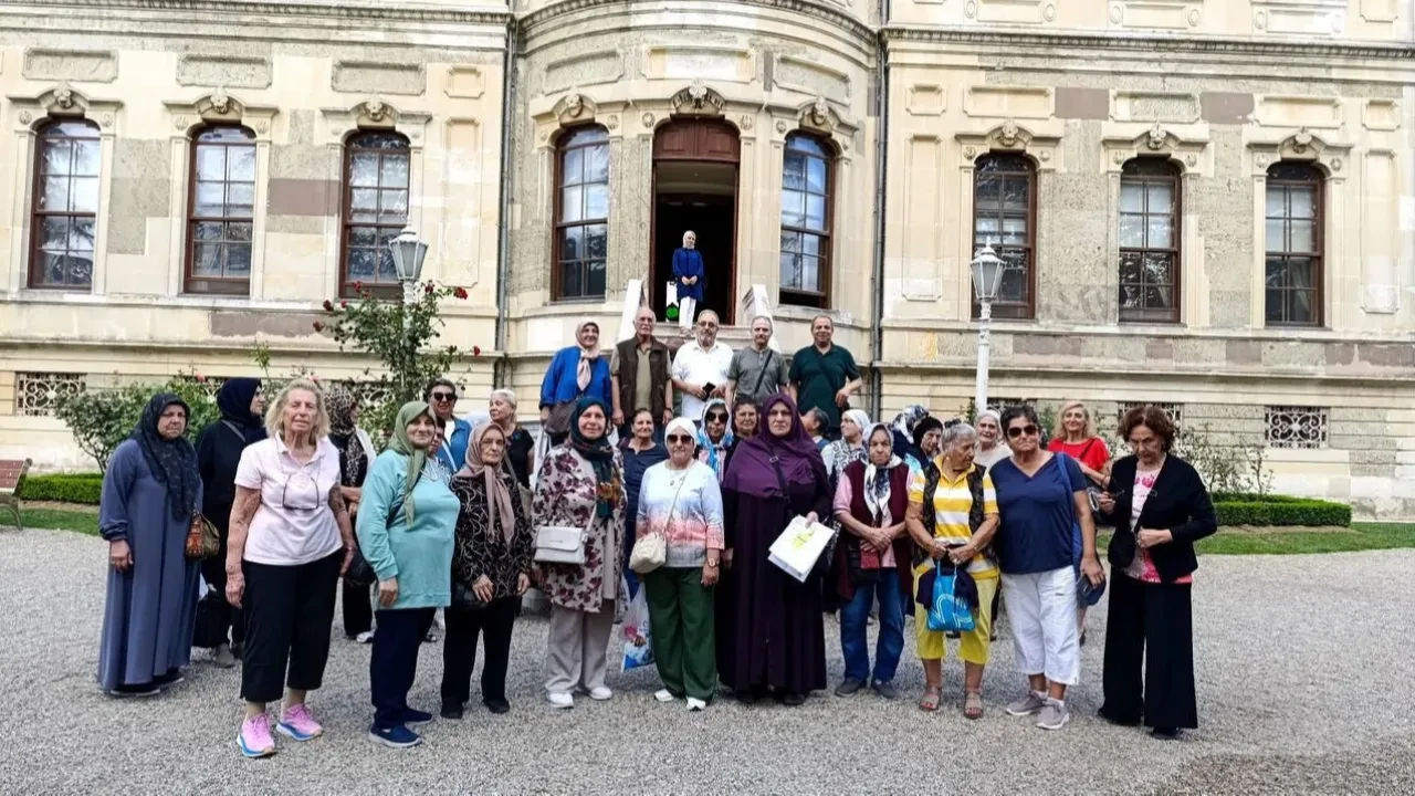 Tarihî kasırlarda keyifli yolculuk: Yadigâr kahvesi üyeleri Osmanlı mirasını keşfetti