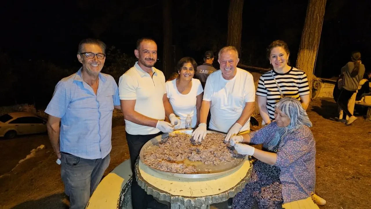 1200 kilo et ve buğday kullanıldı! Aydın'da 743 yıllık gelenek için uzun kuyruklar oluşturdular