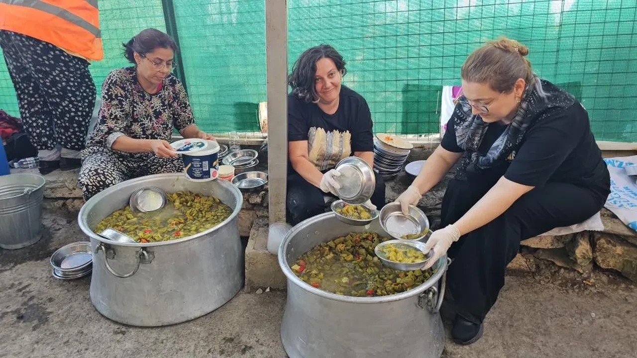 1200 kilo et ve buğday kullanıldı! Aydın'da 743 yıllık gelenek için uzun kuyruklar oluşturdular