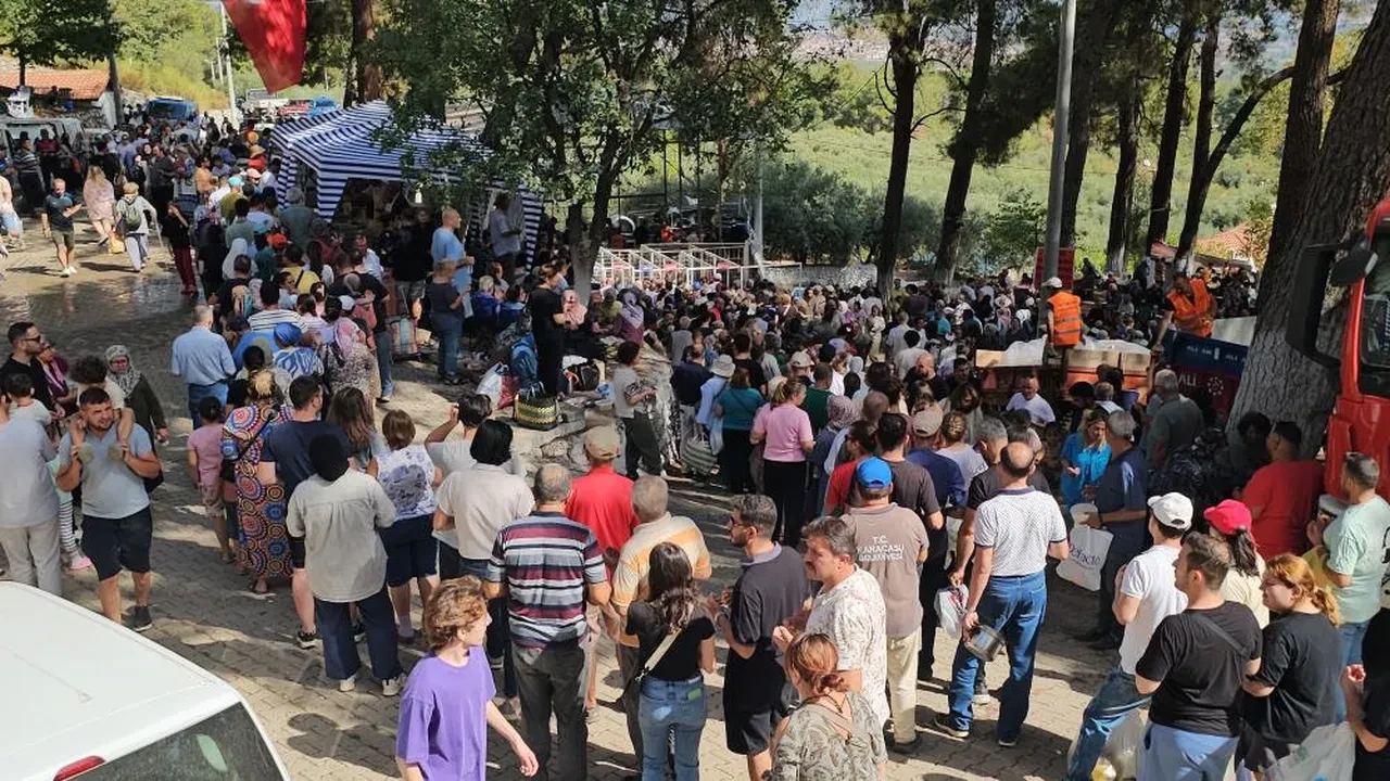 1200 kilo et ve buğday kullanıldı! Aydın'da 743 yıllık gelenek için uzun kuyruklar oluşturdular