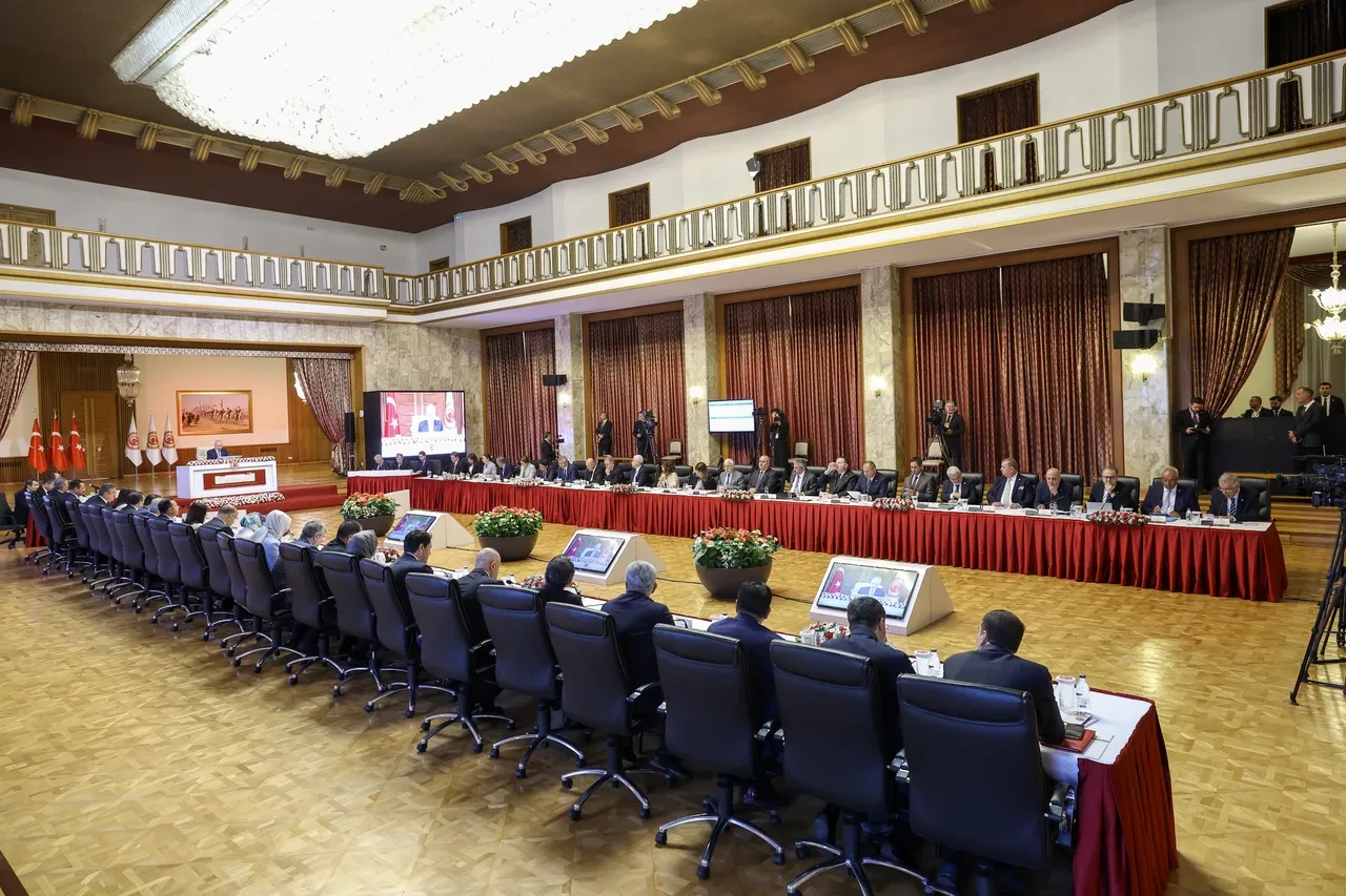 AK Parti 81 ilde mahalle mahalle geziyor! Türkiye Yüzyılı Buluşmaları'nda her yerde tek konu öne çıkıyor