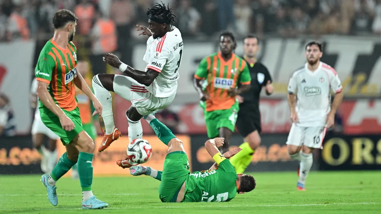 Beşiktaş Sergen Yalçın'la ilk maçında mağlup oldu! Alanyaspor evinde güldü