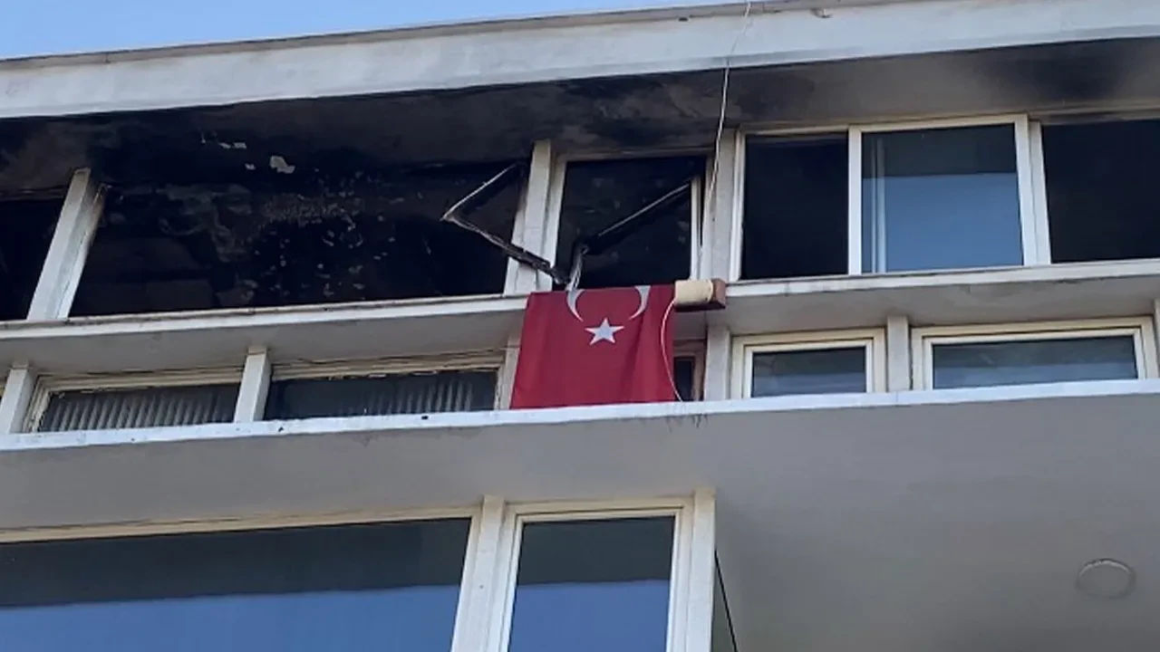 Daire alev alev yandı, Türk bayrağına ise birşey olmadı