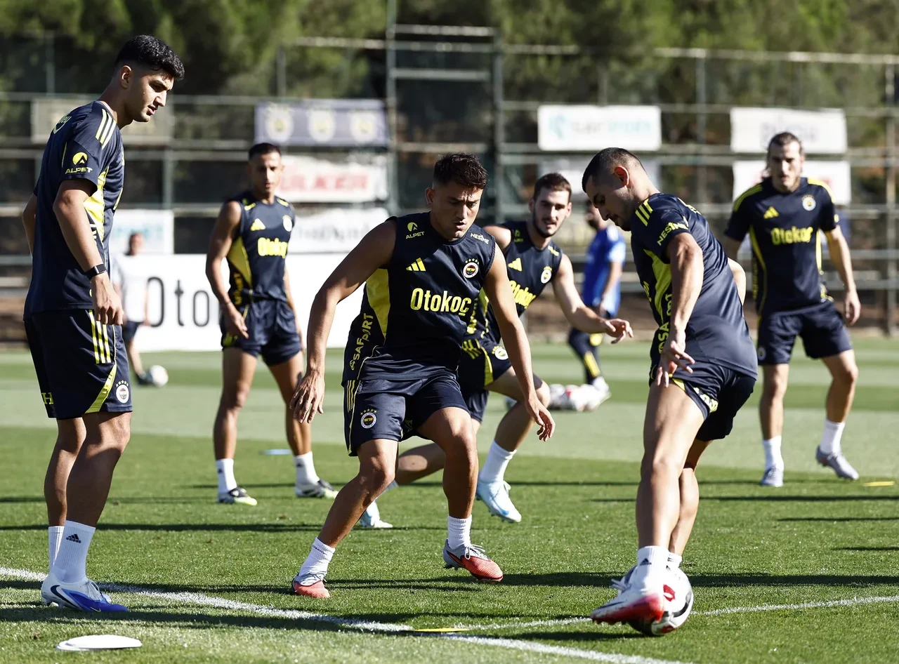 Fenerbahçe, Gençlerbirliği deplasmanında! Mourinho sonrası merak edilen muhtemel 11 belli oldu