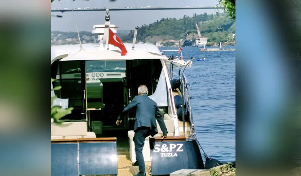 Fenerbahçe'de İsmail Kartal hareketliliği! Hamdi Akın özel yatında ağırladı, sosyal medyada gündem oldu